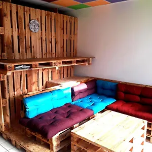 Fox-box Hotel